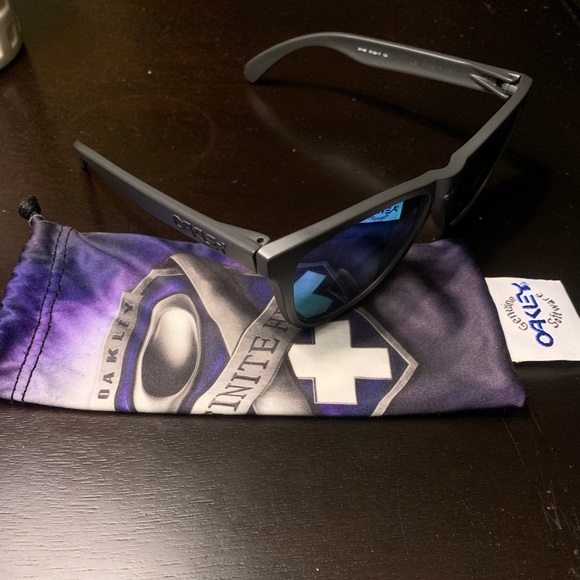 Oakley Other - Oakley Frogskin Infinite Hero Collection